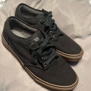 Men’s black/gum vans